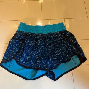 Lululemon Tracker LR Short 4” Lined, size 4, blue pattern